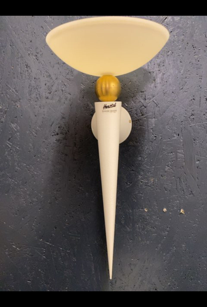 Herstal Design  VIP/Loops væglampe